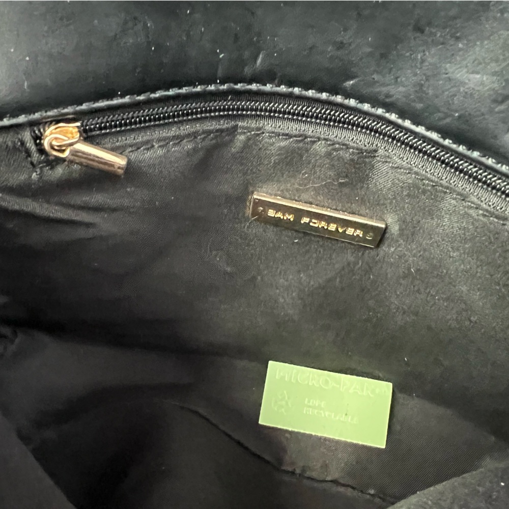 Quilted Black Leather Crossbody Shoulder Bag - Gold Hardware - Picture 5 of 8